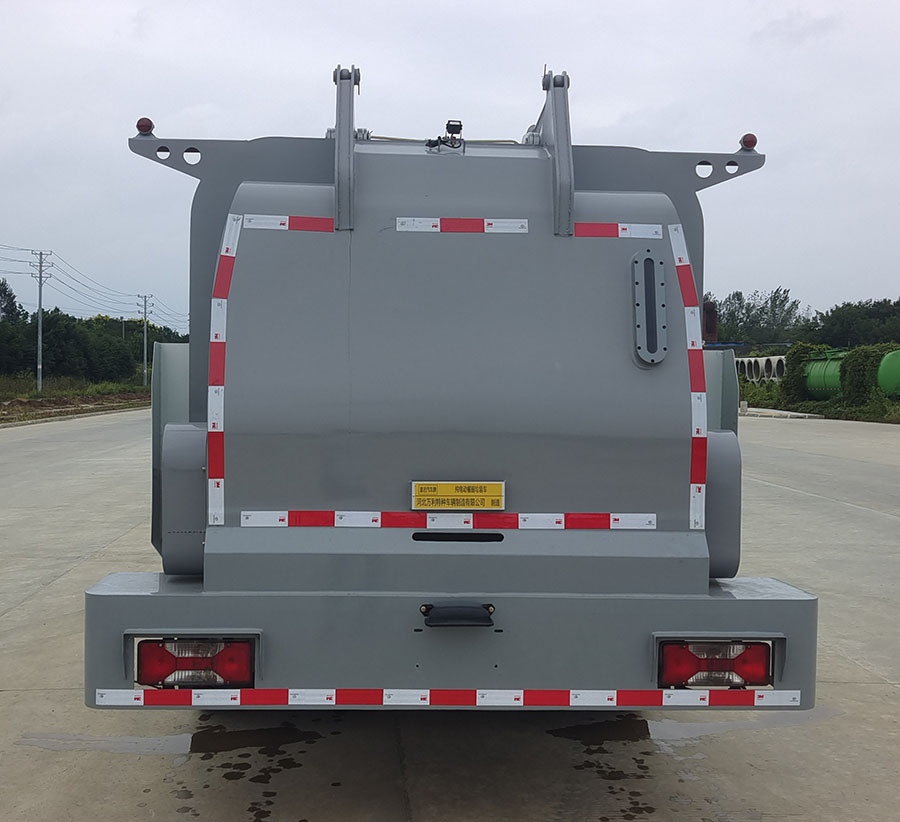 富巖汽車牌HWL5121TCAFBEV純電動餐廚垃圾車公告圖片