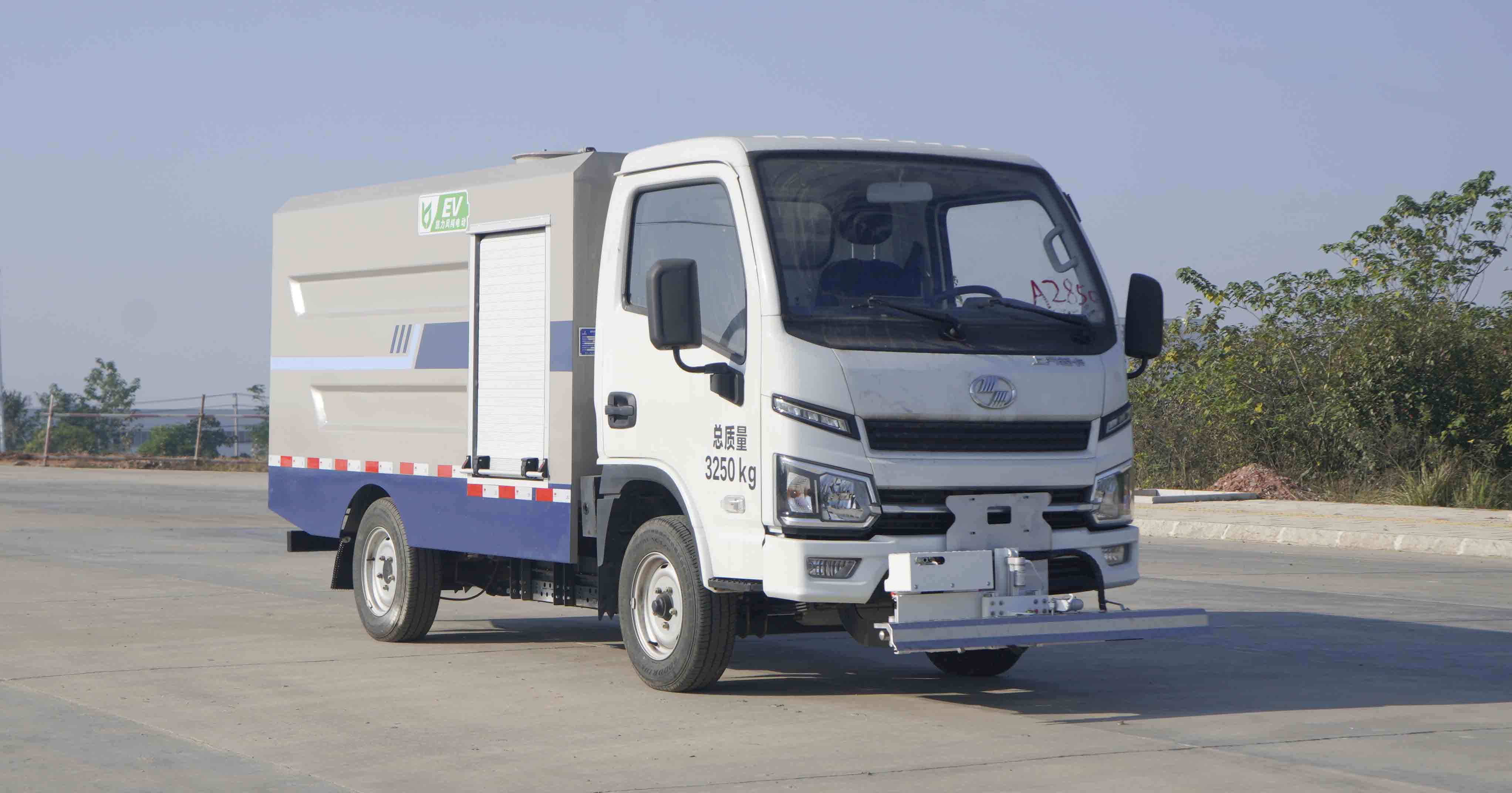 凱力風(fēng)牌KLF5031TYHBEV純電動(dòng)路面養(yǎng)護(hù)車