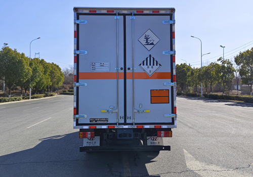 匯力威牌VVV5041XZWJX6雜項(xiàng)危險物品廂式運(yùn)輸車公告圖片