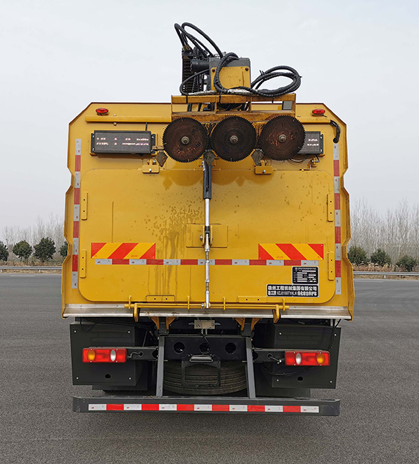 徐工牌XZJ5180TYHLH綠化綜合養(yǎng)護(hù)車公告圖片