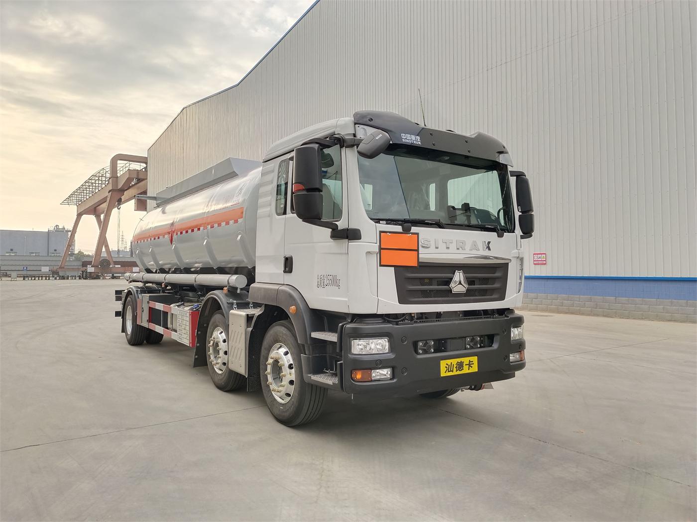 QXC5263GRYZ6型易燃液體罐式運(yùn)輸車圖片