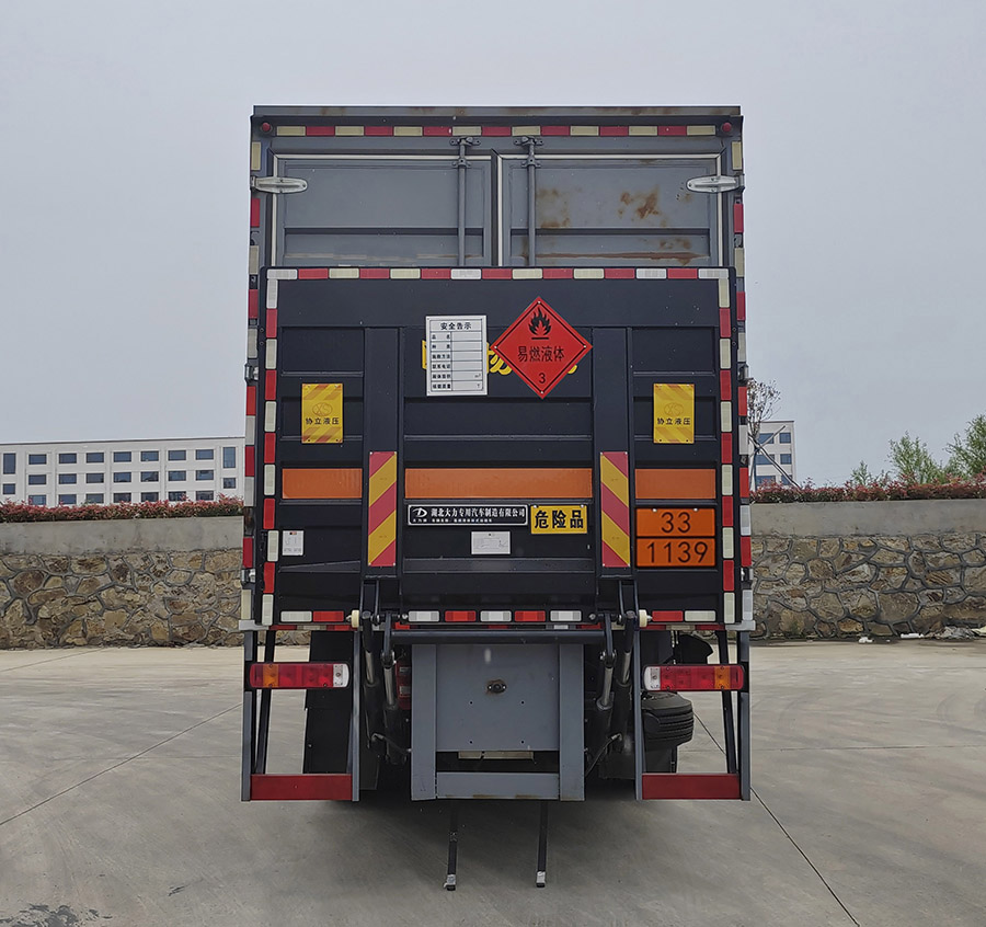 大力牌DLQ5325XRYBJ6易燃液體廂式運輸車公告圖片