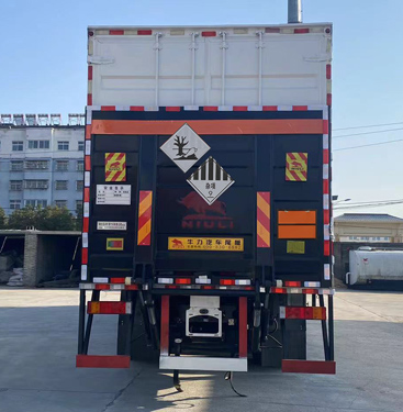 百捷牌QYY5320XZWDF6雜項(xiàng)危險(xiǎn)物品廂式運(yùn)輸車公告圖片