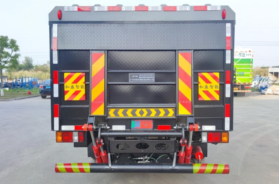 盾甲牌GDJ5100XTYFCEV燃料電池密閉式桶裝垃圾車公告圖片