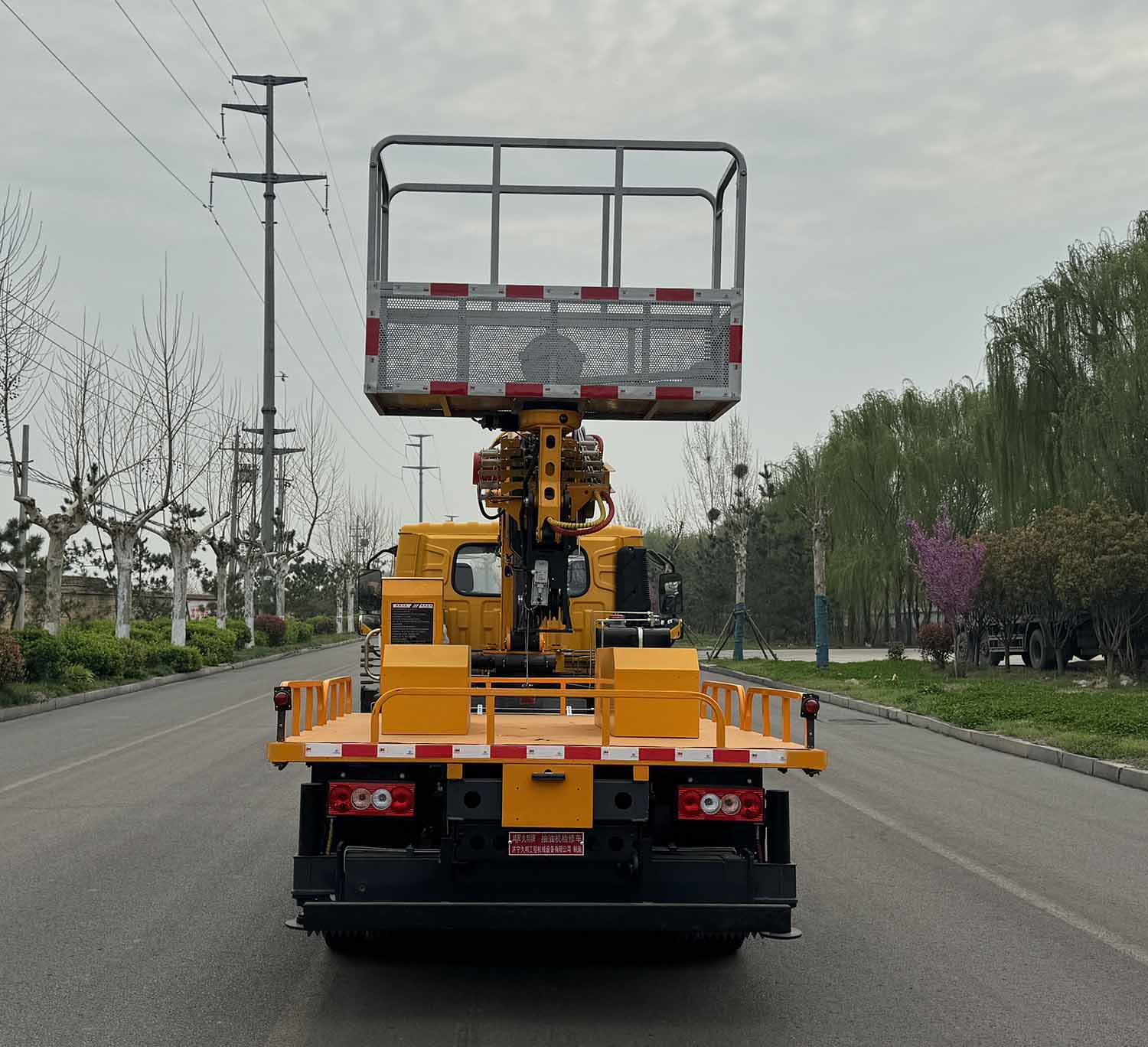 鴻昇久邦牌JBP5040XJXBJ6抽油機(jī)檢修車公告圖片