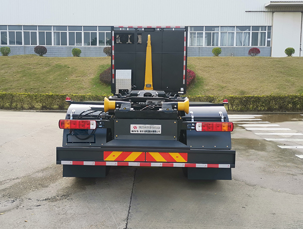 福龍馬牌FLM5310ZXXYJBEV換電式純電動(dòng)車廂可卸式垃圾車公告圖片