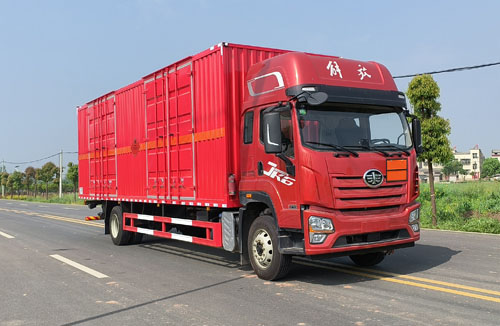 百捷牌QYY5181XRYCA6易燃液體廂式運(yùn)輸車