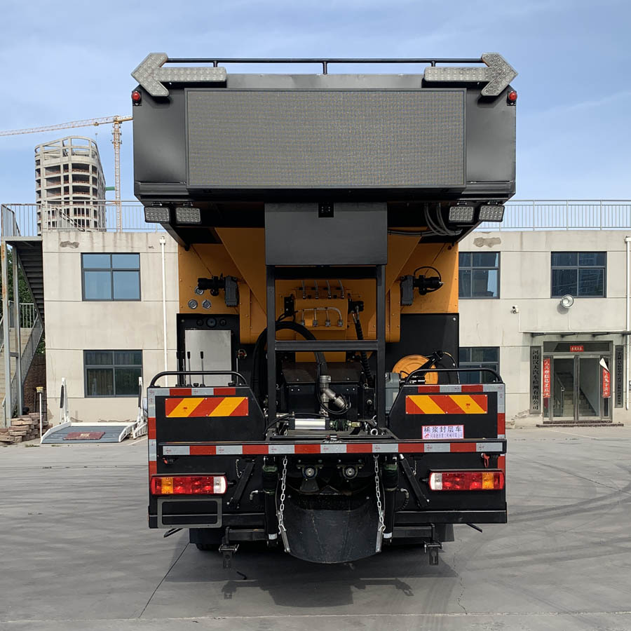 鴻天牛牌HTN5319TFC2稀漿封層車公告圖片