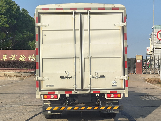 凱馬牌KMC5045CCYNG318S6倉柵式運輸車公告圖片