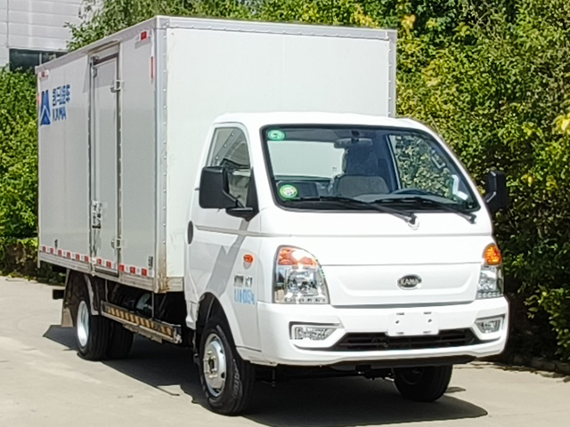 凱馬牌KMC5045XXYNG318D6廂式運(yùn)輸車(chē)