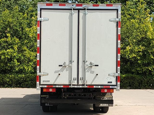 凱馬牌KMC5045XXYNG318D6廂式運(yùn)輸車公告圖片