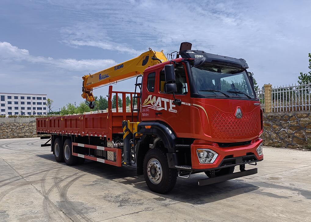 神鷹牌YG5257JSQZZVC隨車(chē)起重運(yùn)輸車(chē)