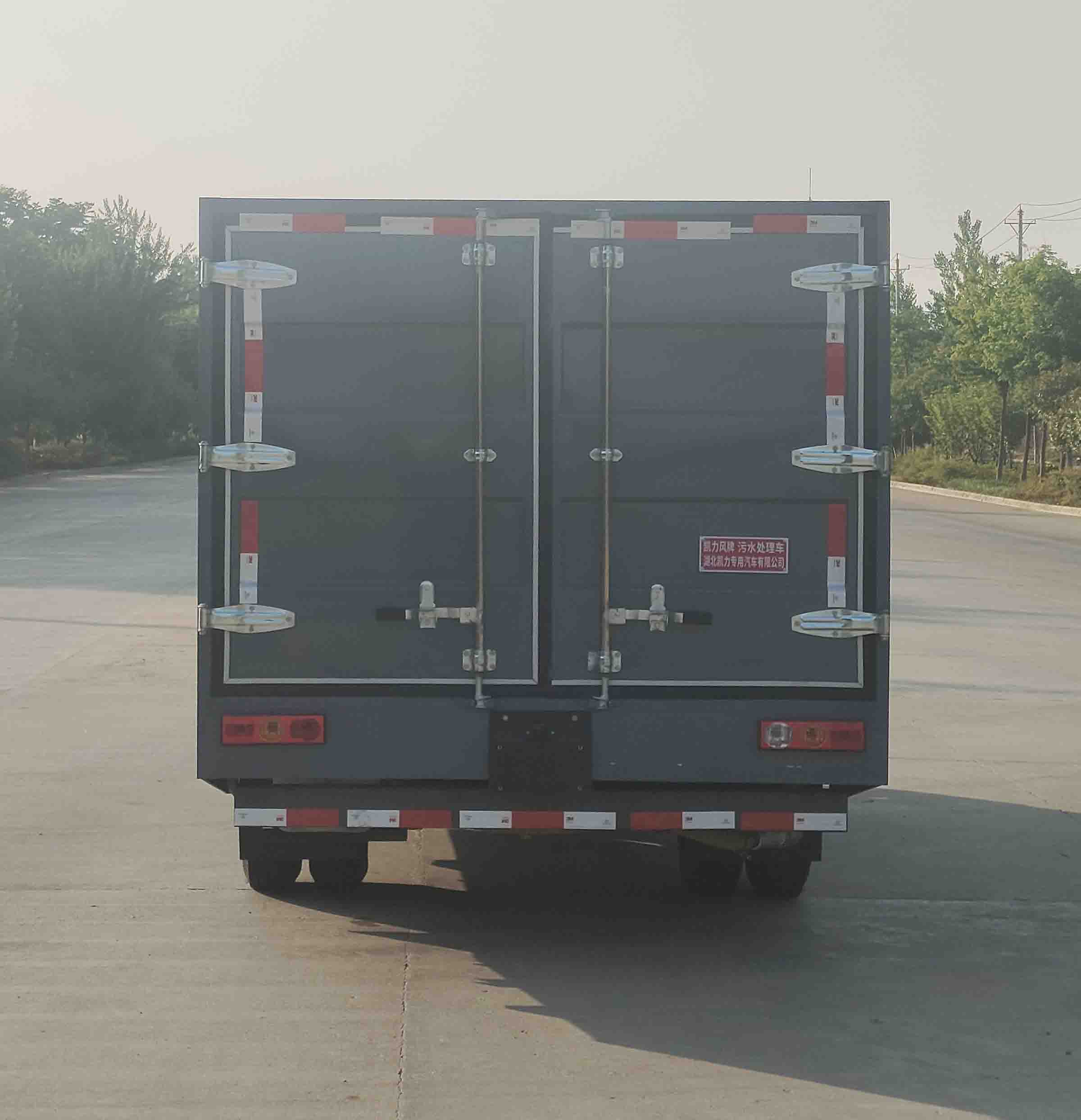 污水處理車圖片