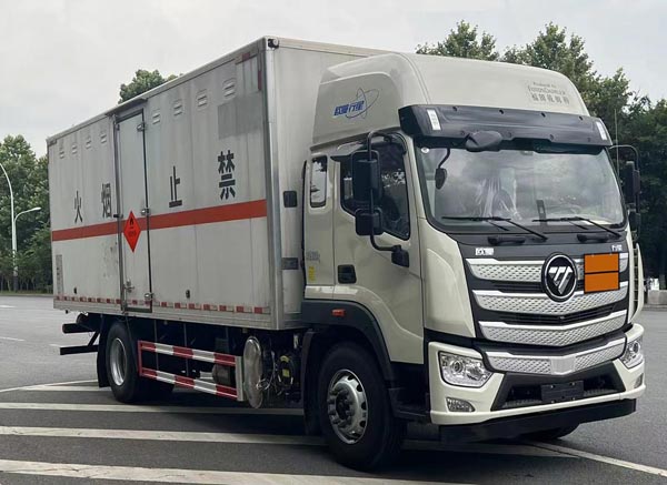 楚勝牌CSC5181XRYB6易燃液體廂式運(yùn)輸車