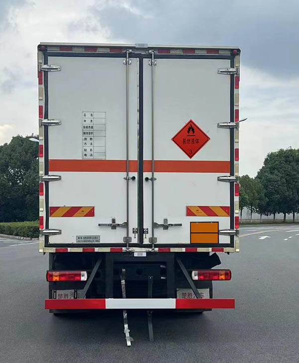 楚勝牌CSC5181XRYB6易燃液體廂式運輸車公告圖片