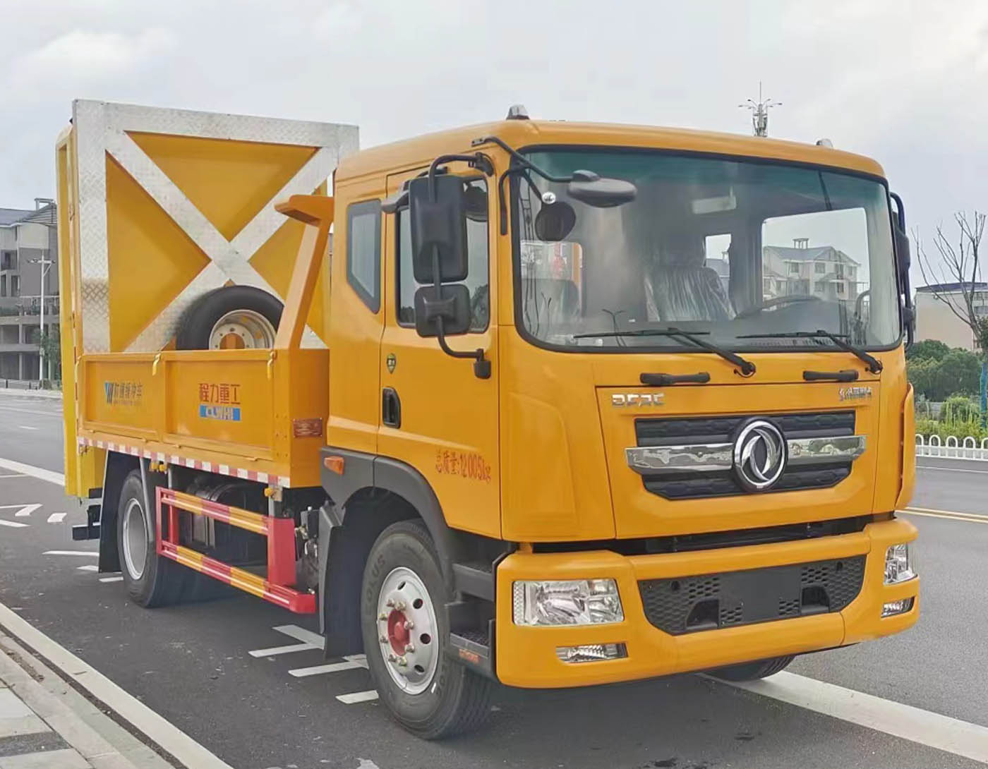 程力重工牌CLH5120TFZAHA防撞緩沖車