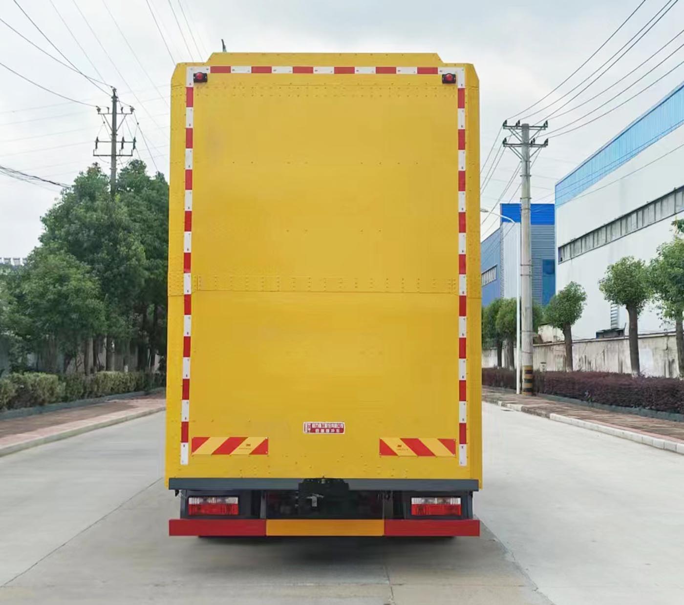 防撞緩沖車圖片