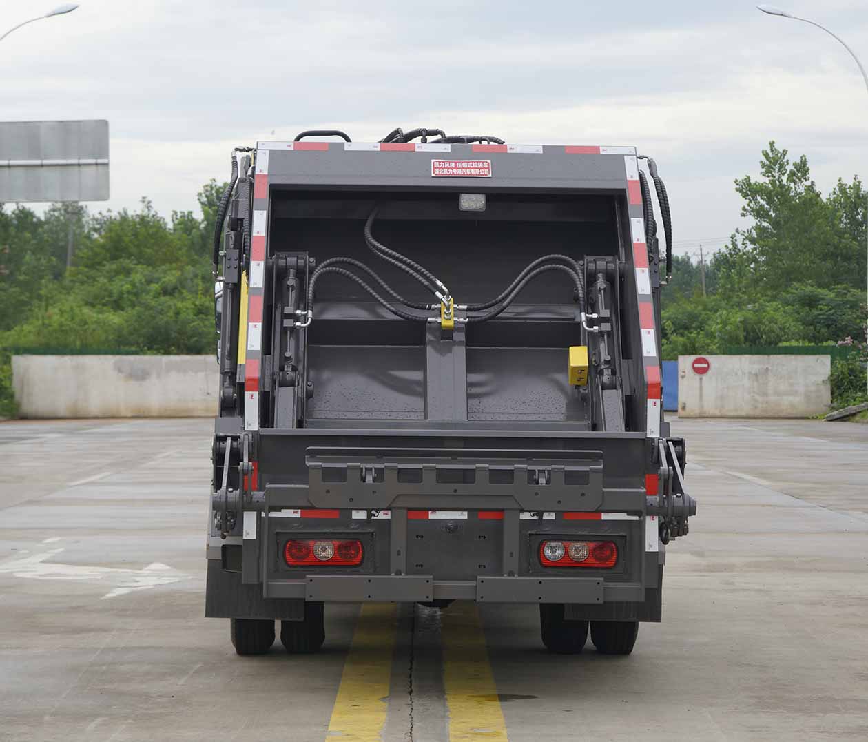 凱力風(fēng)牌KLF5040ZYSS6壓縮式垃圾車公告圖片