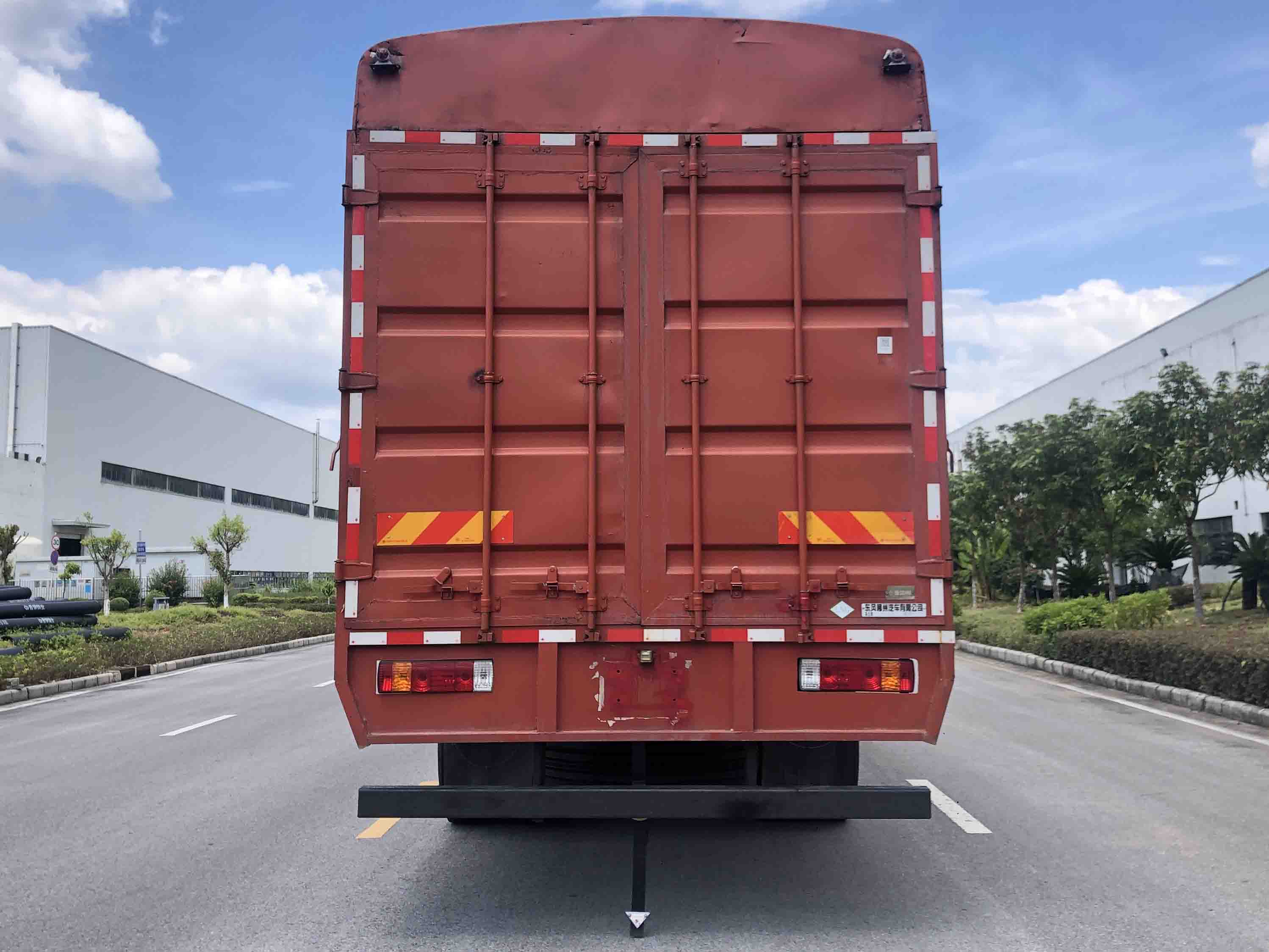 乘龍牌LZ5261CCYH5CM01倉柵式運(yùn)輸車公告圖片