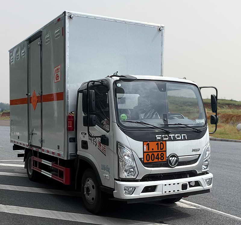 鼎宸騰興牌DCZ5045XQYBJ6爆破器材運(yùn)輸車