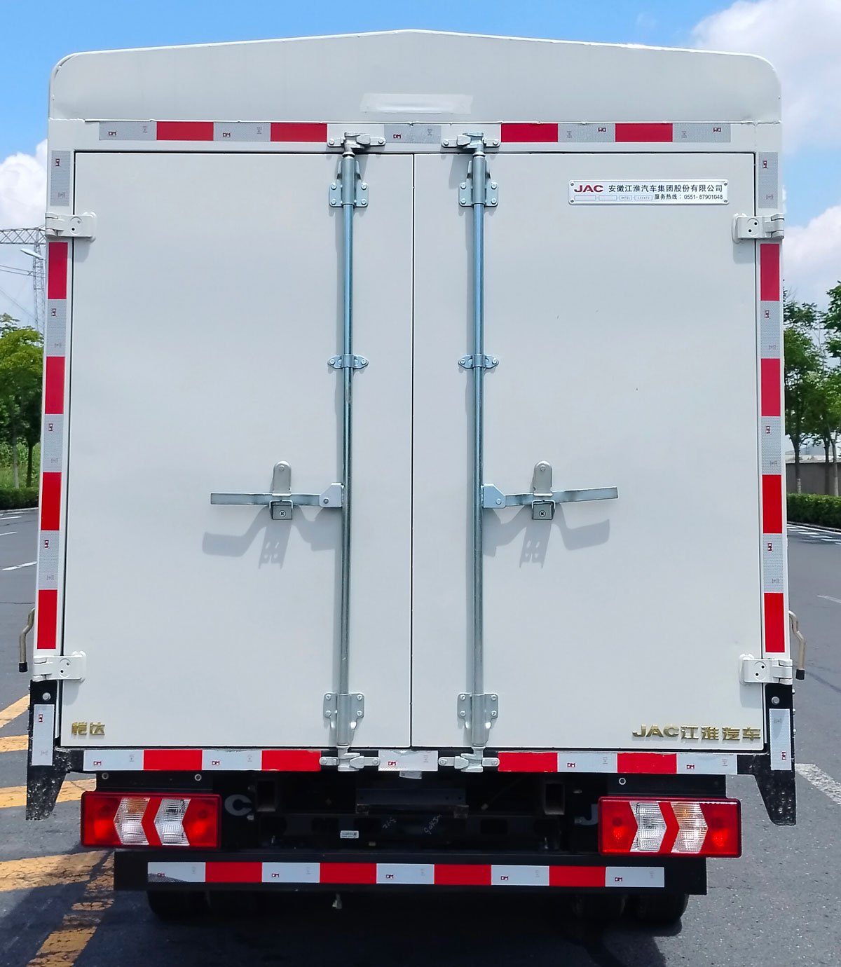 江淮牌HFC5040CCYEV8純電動(dòng)倉(cāng)柵式運(yùn)輸車(chē)公告圖片