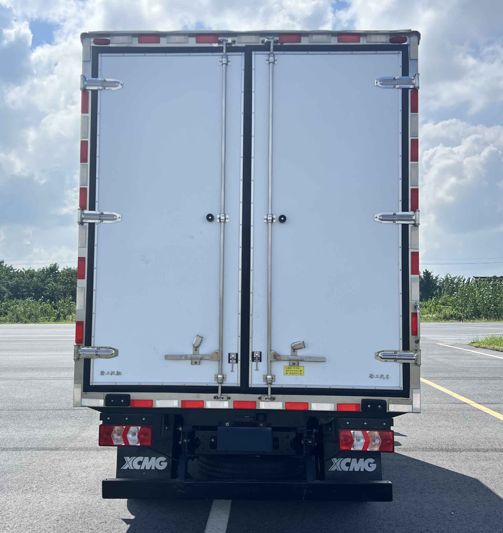 徐工牌XGA5040XLCBEVEA1純電動(dòng)冷藏車公告圖片