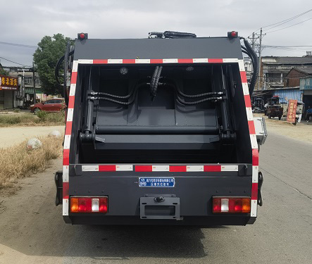 程力威牌CLW5041ZYS6SL壓縮式垃圾車公告圖片