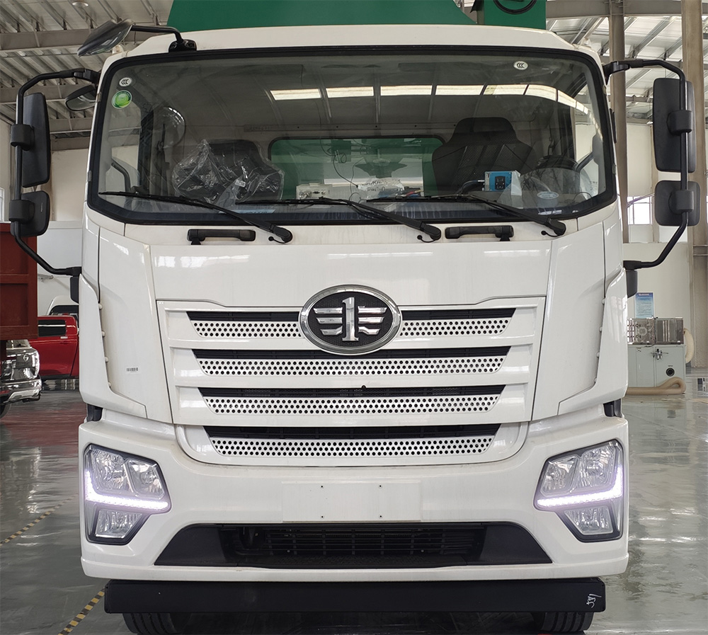 龍牧雙星牌LMX5311ZSLCA6散裝飼料運(yùn)輸車(chē)公告圖片