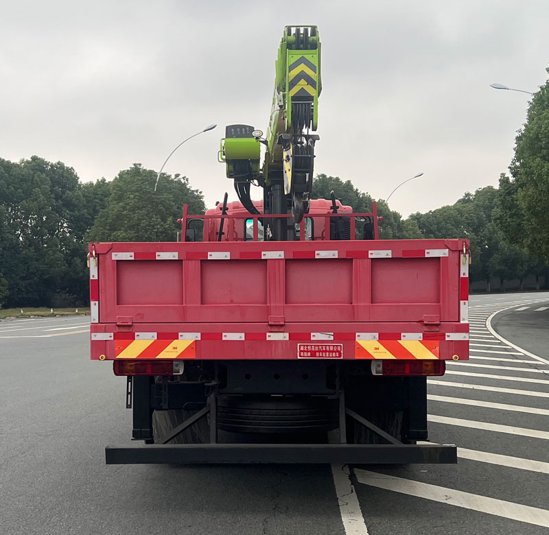 布隆牌LLL5181JSQB6隨車起重運輸車公告圖片