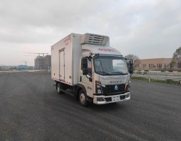 豪沃牌ZZ5047XLCH3414Z145BEVA0纯电动冷藏车