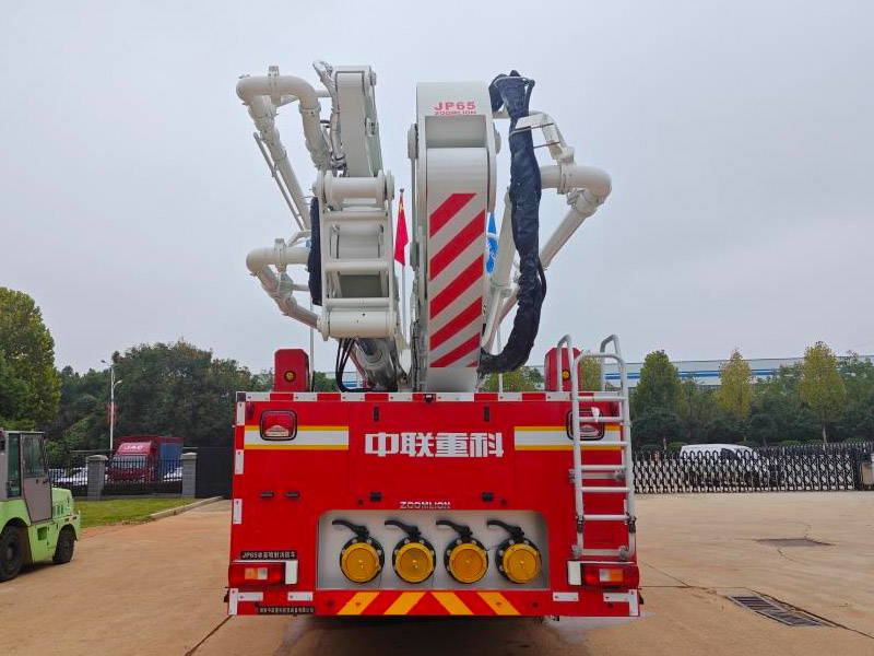 舉高噴射消防車圖片