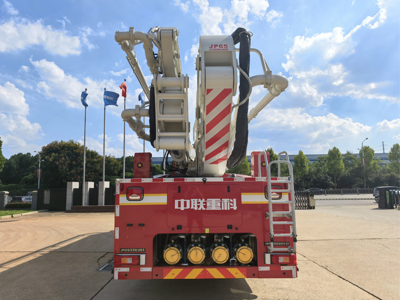 舉高噴射消防車圖片