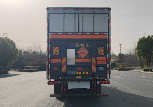 專力牌ZLC5186XQYZ6爆破器材運(yùn)輸車公告圖片