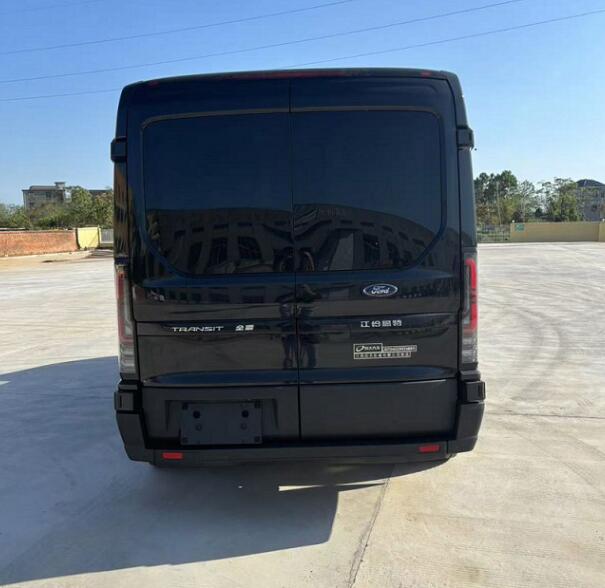 鈞天牌JKF5040XSW6T8商務(wù)車公告圖片