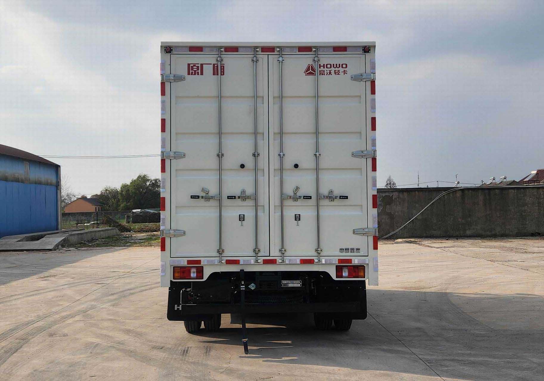 豪沃牌ZZ5117XXYF3515F112CL廂式運輸車公告圖片