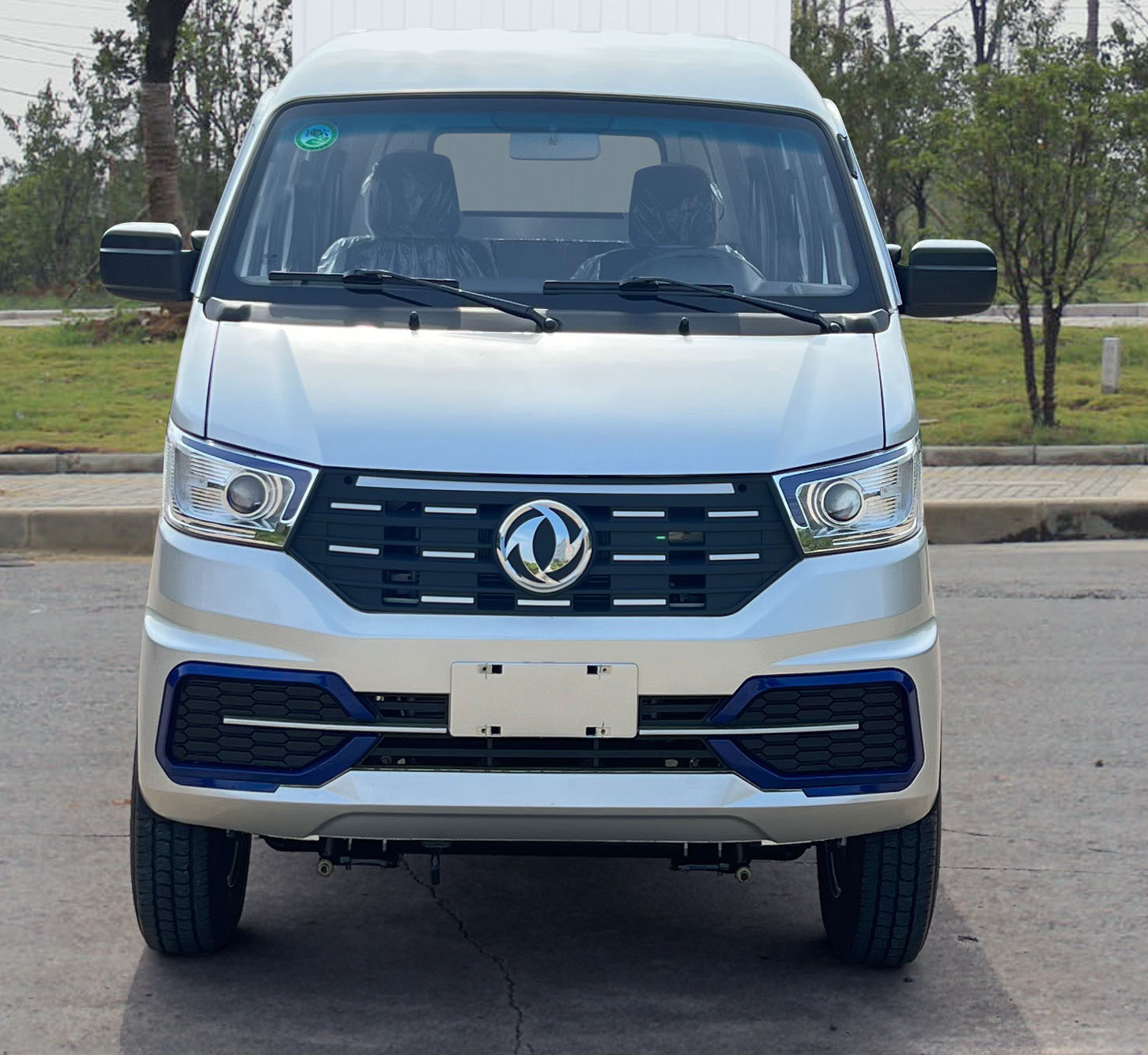 東風(fēng)牌EQ5030CCYD60N4DAC倉(cāng)柵式運(yùn)輸車公告圖片