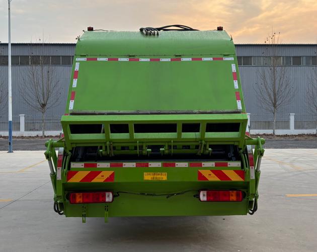 祥農(nóng)達牌SGW5180ZYSBEVBJ純電動壓縮式垃圾車公告圖片