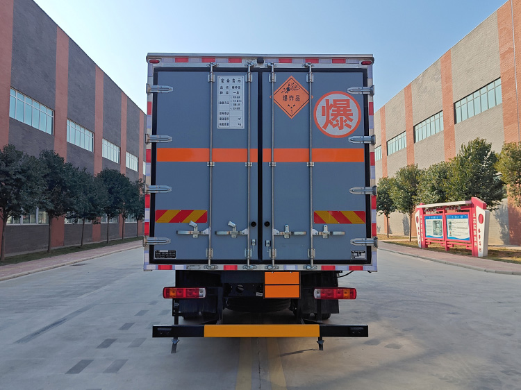 新飛牌XKC5185XQY6A爆破器材運(yùn)輸車公告圖片