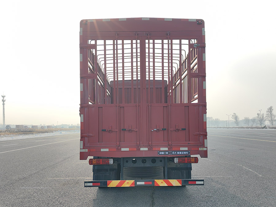 解放牌CA5181CCQP66K1L4E6畜禽運輸車公告圖片