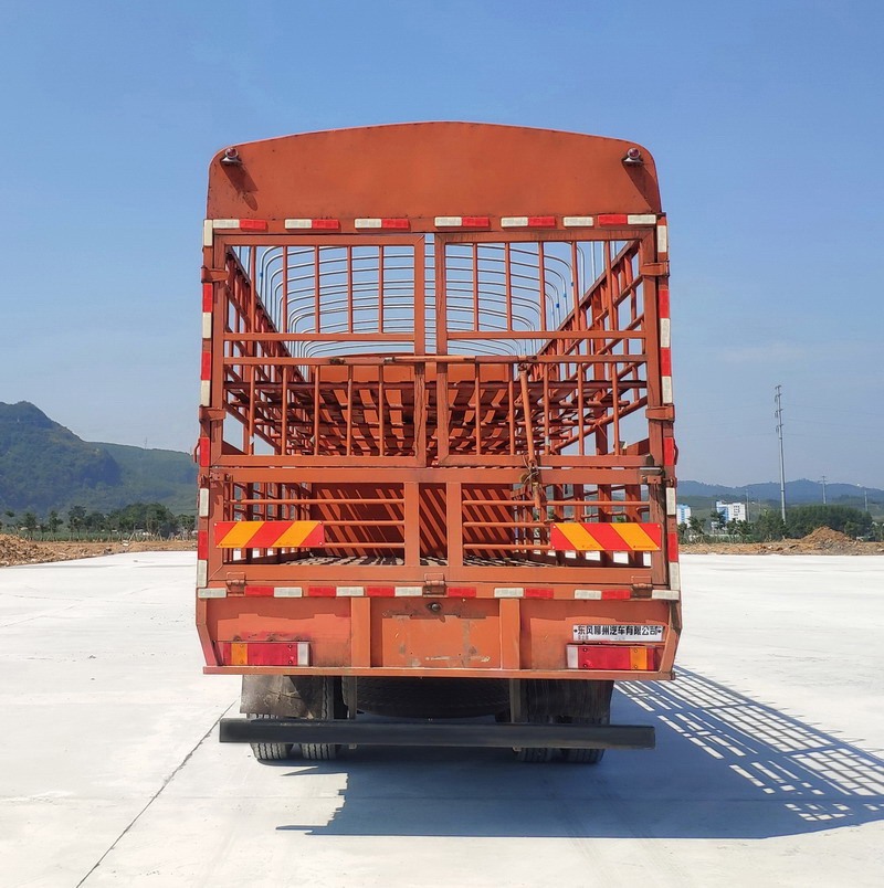 乘龍牌LZ5312CCQH7FC1畜禽運(yùn)輸車公告圖片