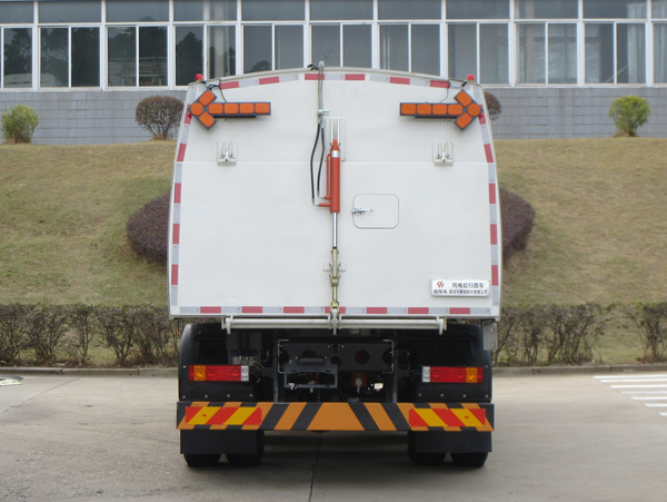 福龍馬牌FLM5180TSLSZBEVGS純電動(dòng)掃路車(chē)公告圖片