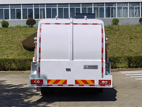 福龍馬牌FLM5120TCAFMBEV純電動(dòng)餐廚垃圾車公告圖片