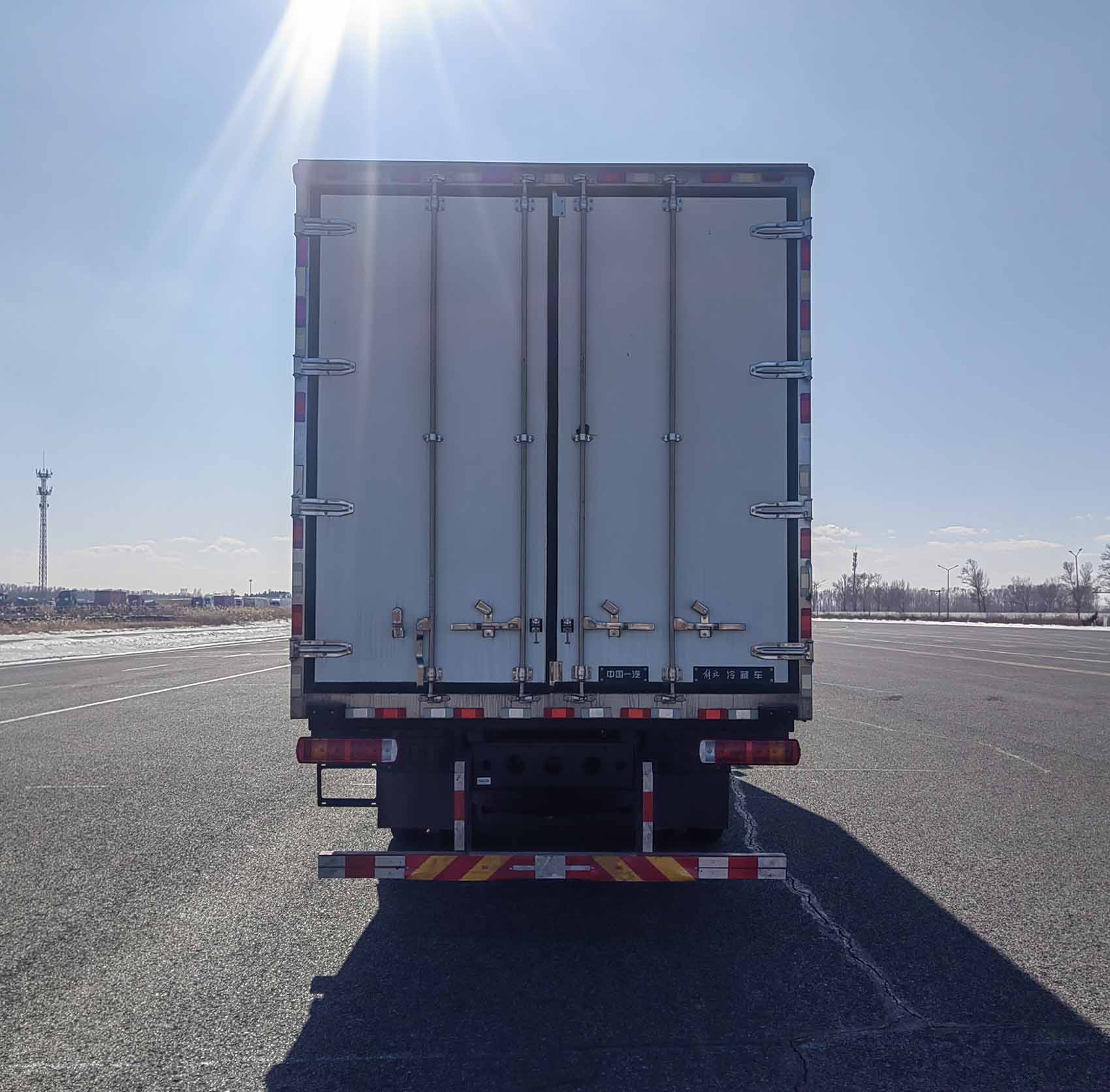 解放牌CA5260XLCP62K1L5T3E6冷藏車公告圖片