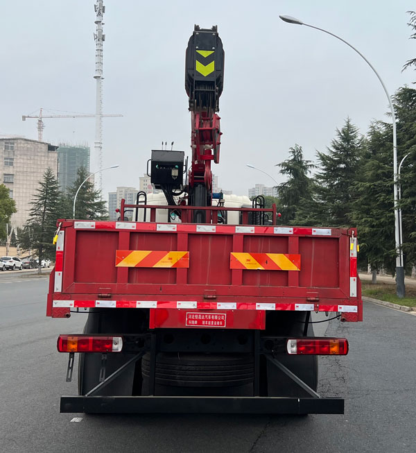 布隆牌LLL5182JSQB6隨車起重運輸車公告圖片