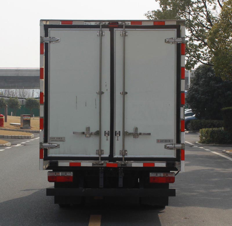 東風(fēng)牌EQ5039XLC16QDAC冷藏車公告圖片