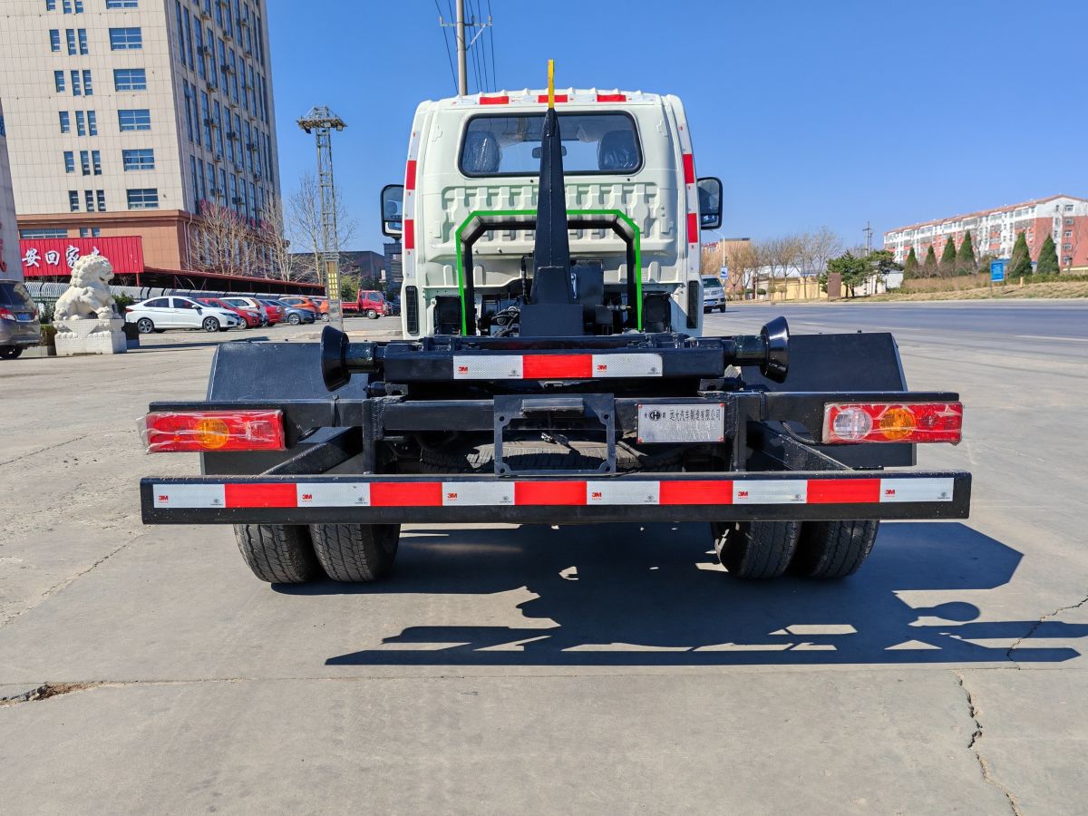 衡霸牌YYD5040ZXXBBEV純電動(dòng)車廂可卸式垃圾車公告圖片