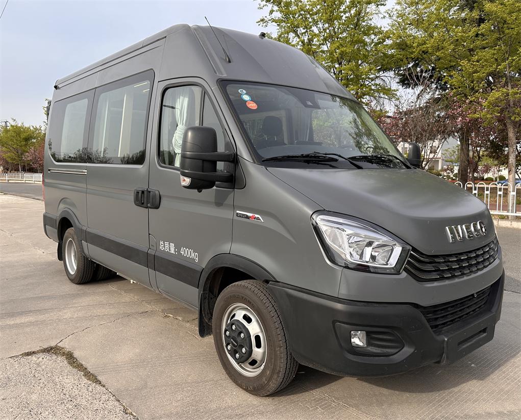 億拖牌CYT5041XLJN1旅居車