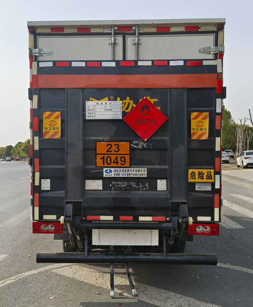 華通牌HCQ5041XRQBJ6-AA1易燃?xì)怏w廂式運(yùn)輸車公告圖片