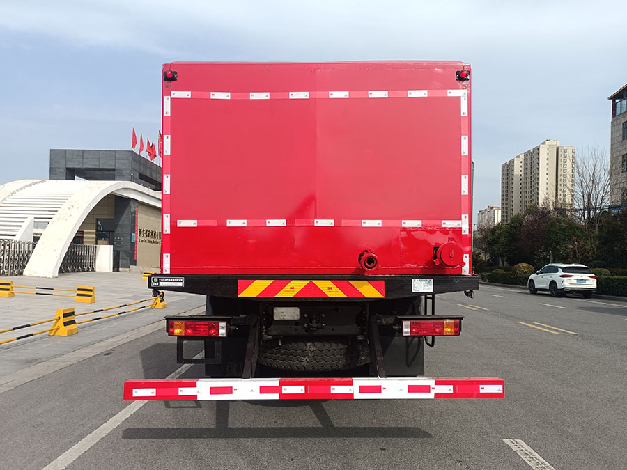 平杰牌HPJ5220TYL6R壓裂車公告圖片