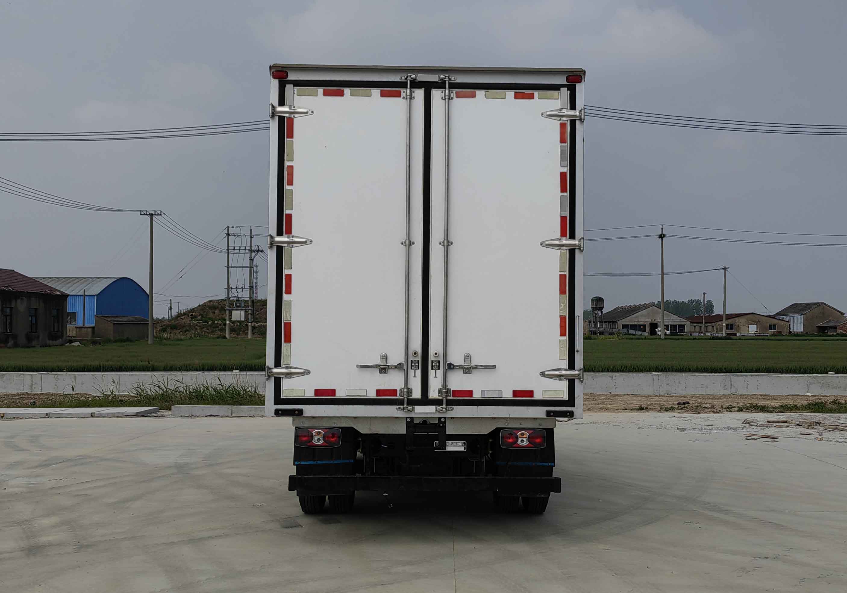 豪沃牌ZZ5047XBWH3414Z146BEVD1純電動(dòng)保溫車(chē)公告圖片